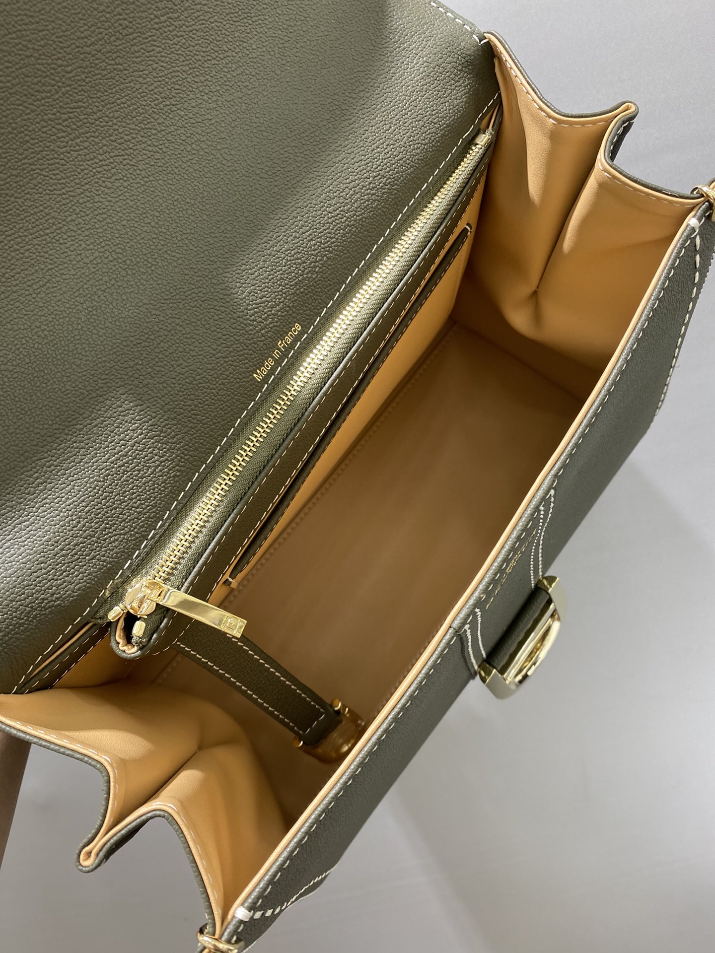 델보 브리앙 박스백 미듐